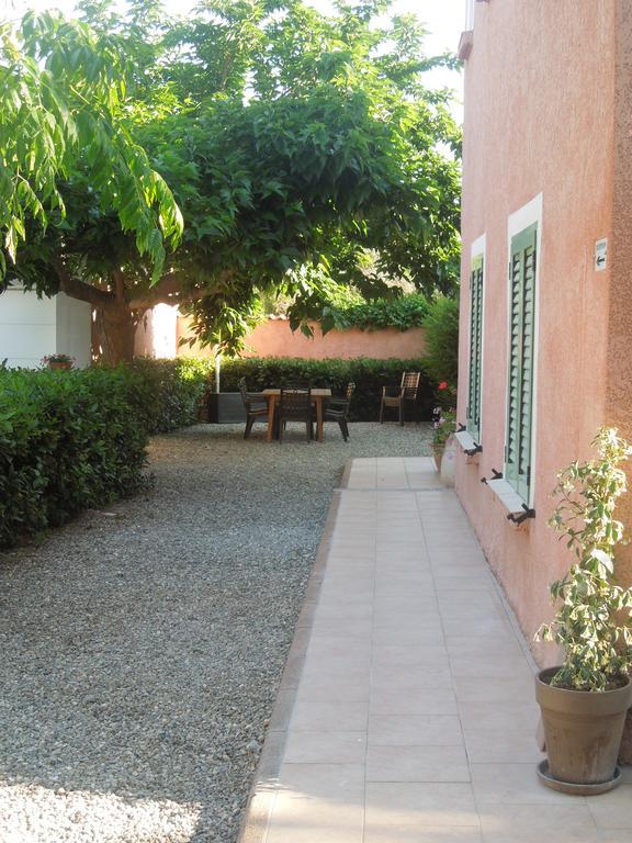 Le Clos Des Arbousiers Linguizzetta Exterior photo